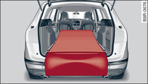 Luggage compartment: Reversible floor covering with backrest folded down