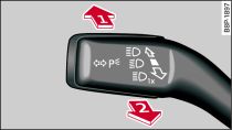Palanca de los intermitentes y de la luz de carretera: Activar y desactivar el sistema de asistencia para la luz de carretera
