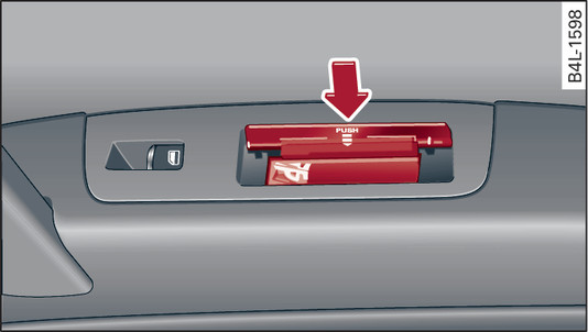 Fig. 76Revestimiento de la puerta: Cenicero trasero